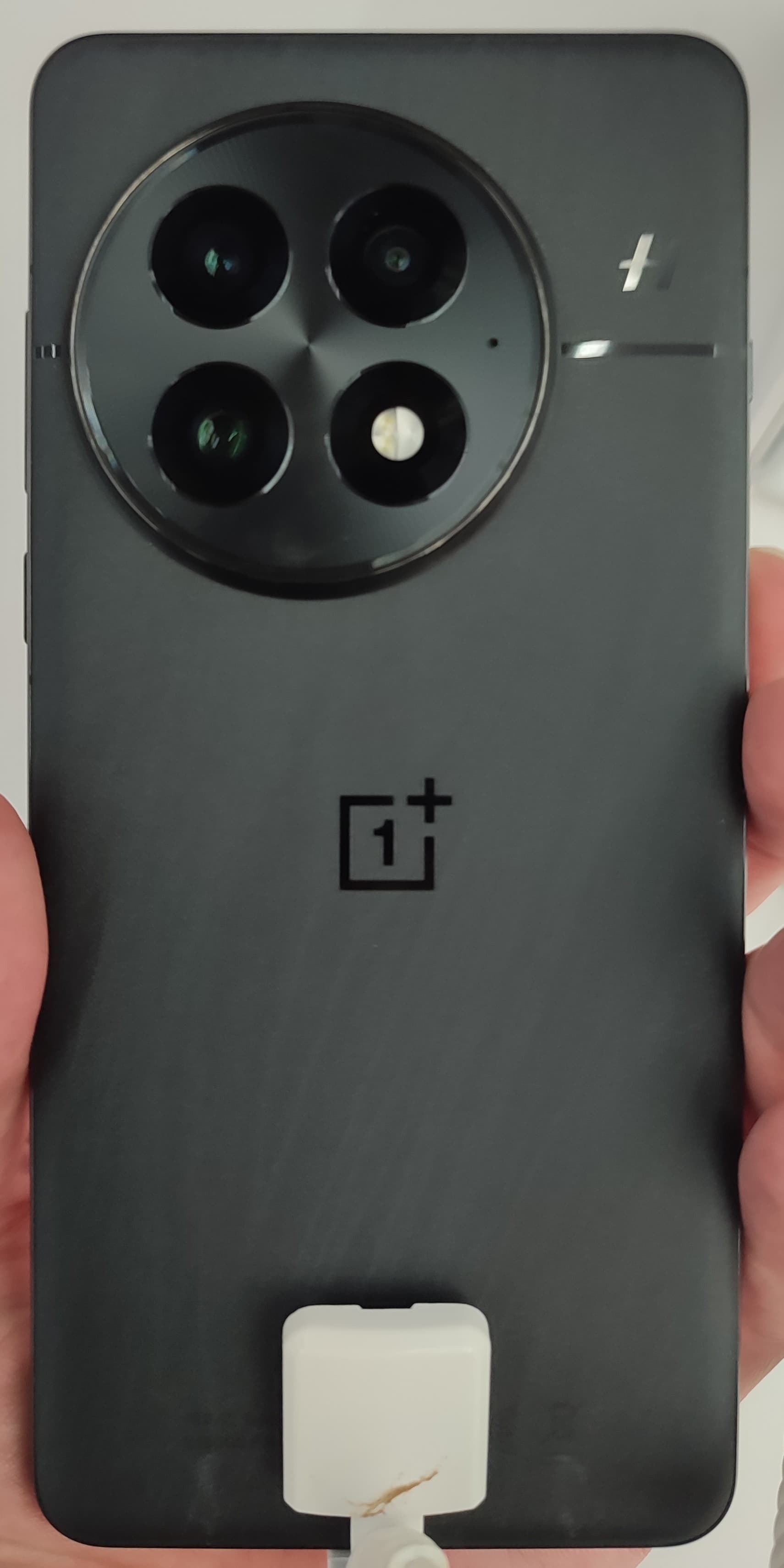 OnePlus 15 — Photo shows the previous-generation OnePlus 13 — no freely-licensed photo of the OnePlus 15 exists yet (the only Commons file for it is flagged as an AI-generated fake).